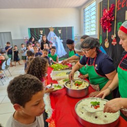 Ceia de Natal no Projeto Bom Menino 2025