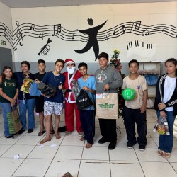 Ceia de Natal no Projeto Bom Menino 2025