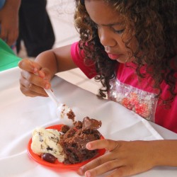 Ceia de Natal no Projeto Bom Menino 2025
