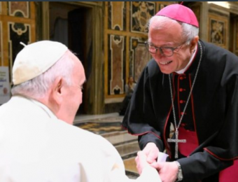 Papa no Gemelli, secretário-geral da CEI: sua fragilidade é iluminada pelo amor de Cristo
