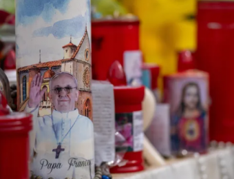 Saúde do papa continua estável com pequenas melhoras, diz Santa Sé